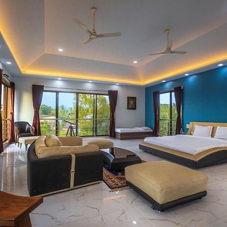 Saffronstays Aura, Alibaug - Luxury Pool Villa With A Game Room And Spacious Lawn Alībāg Buitenkant foto