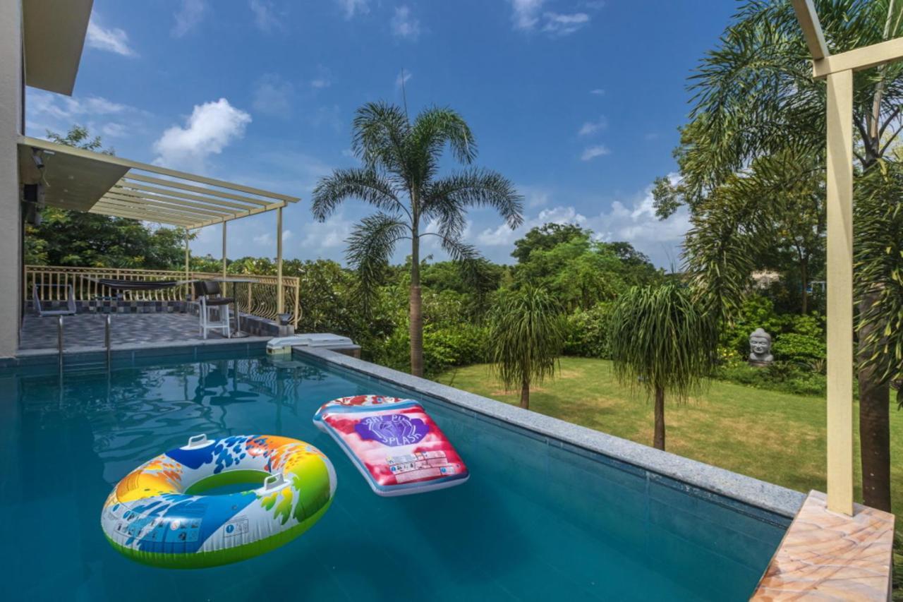 Saffronstays Aura, Alibaug - Luxury Pool Villa With A Game Room And Spacious Lawn Alībāg Buitenkant foto
