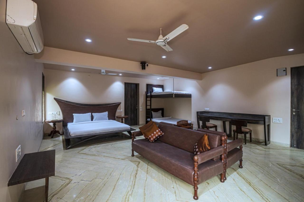Saffronstays Aura, Alibaug - Luxury Pool Villa With A Game Room And Spacious Lawn Alībāg Buitenkant foto