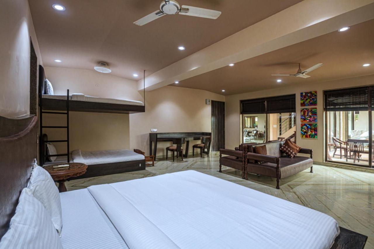 Saffronstays Aura, Alibaug - Luxury Pool Villa With A Game Room And Spacious Lawn Alībāg Buitenkant foto