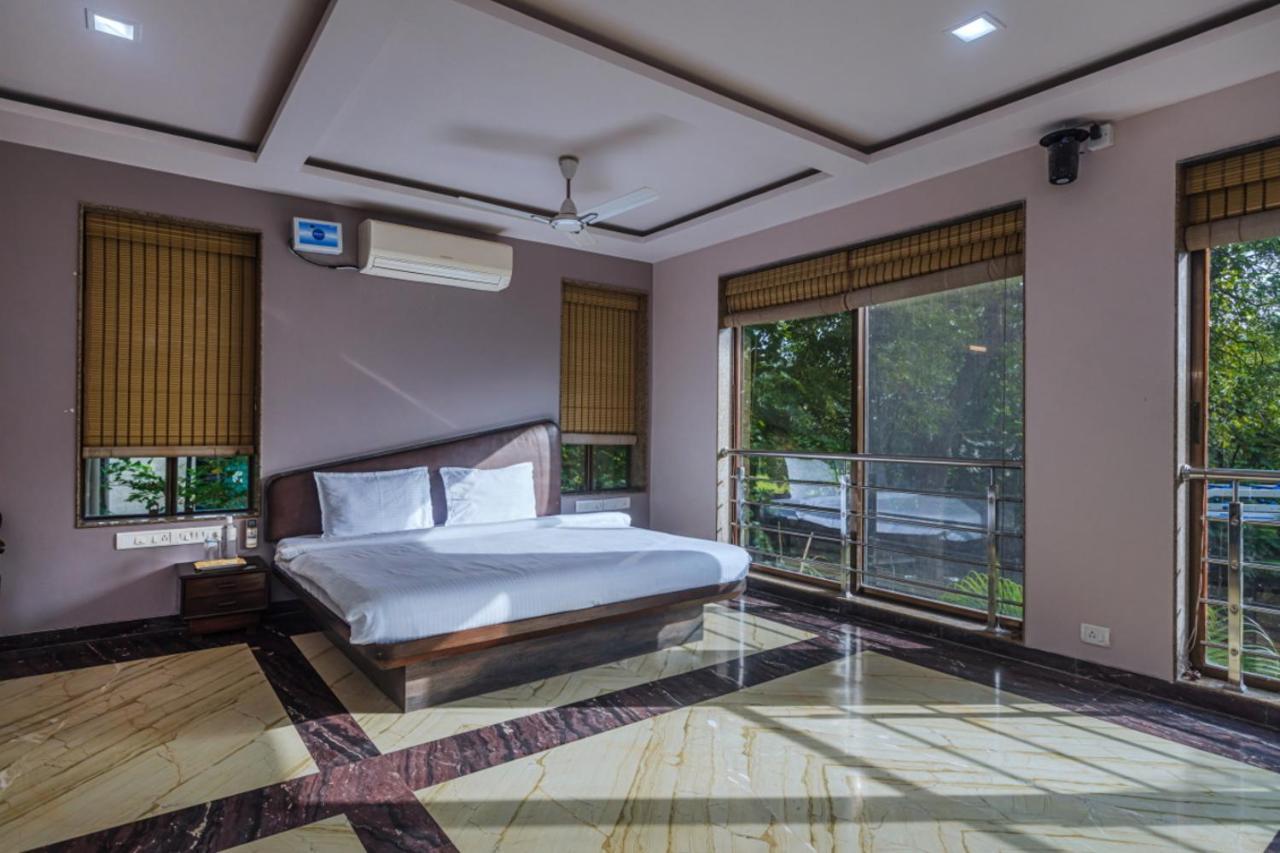 Saffronstays Aura, Alibaug - Luxury Pool Villa With A Game Room And Spacious Lawn Alībāg Buitenkant foto