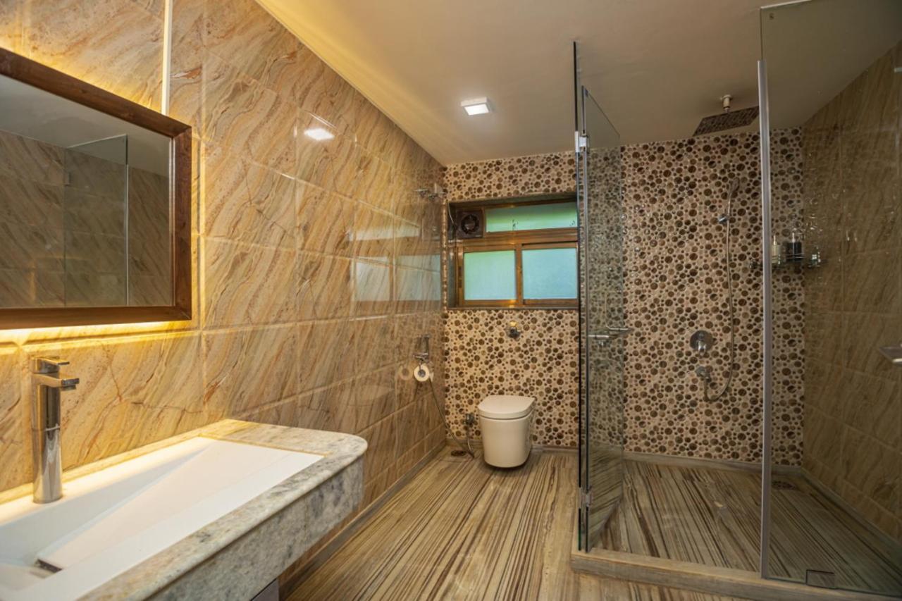 Saffronstays Aura, Alibaug - Luxury Pool Villa With A Game Room And Spacious Lawn Alībāg Buitenkant foto